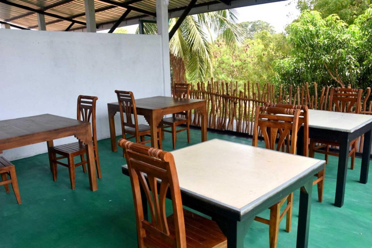 Thinaya Lake Resort 阿努拉德普勒 外观 照片