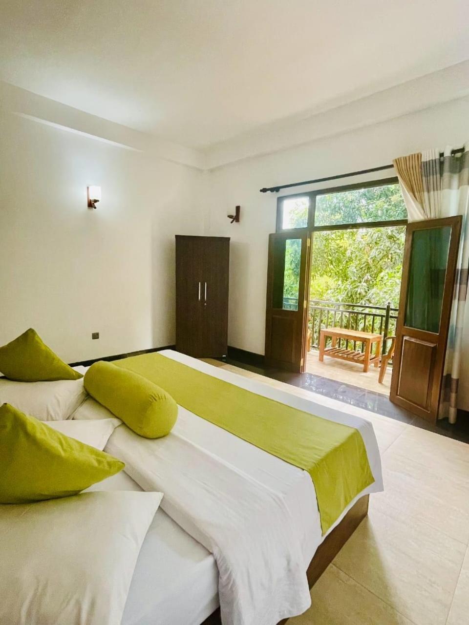 Thinaya Lake Resort 阿努拉德普勒 外观 照片